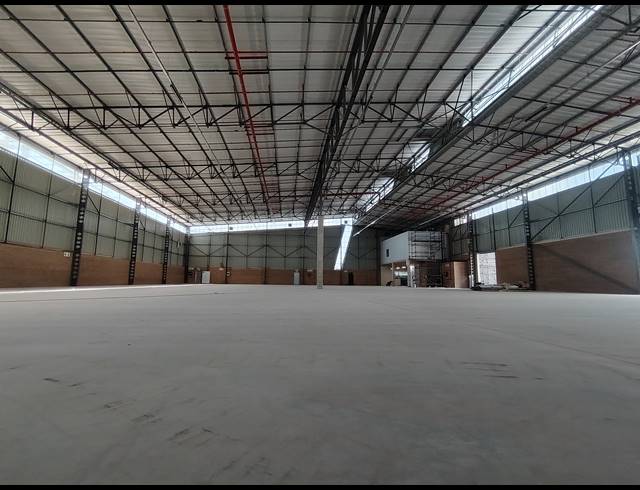 2,208M² WAREHOUSE TO LET IN AIRPORT PARK